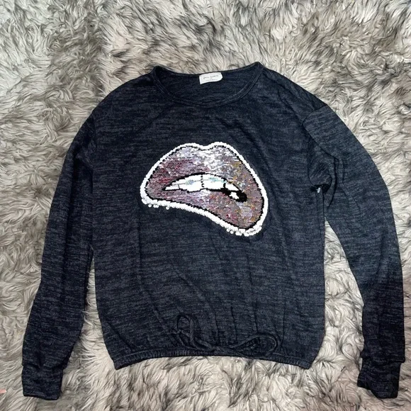 NWOT GORGEOUS SEQUENCE LIPS TOP - Picture 2 of 8